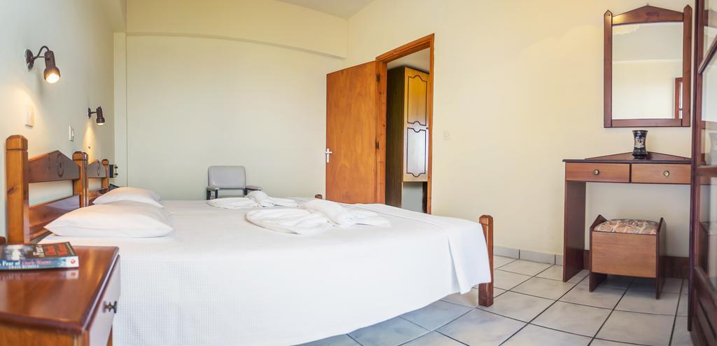 Yiannis Ηotel Фойникион Экстерьер фото